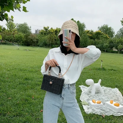 Chic Cube Style Beach Bag - Image 3