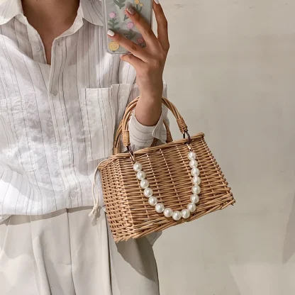 Fashionable Small Straw Shoulder Beach Bag - Image 2