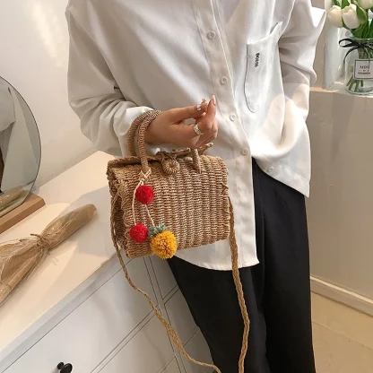 Fashionable Straw Beach Shoulder Bag - Image 3