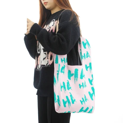 Knitted Pleated Design Letter Beach Bag