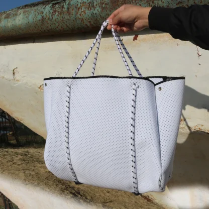 Luxurious Shoulder Crossbody Beach Bag - Image 3