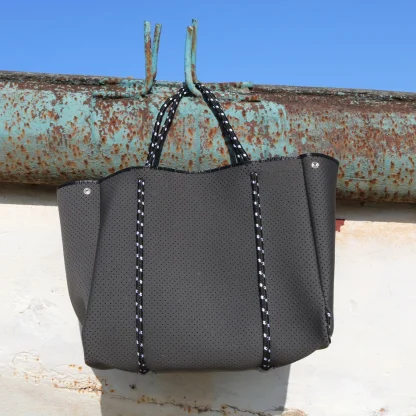 Luxurious Shoulder Crossbody Beach Bag - Image 2