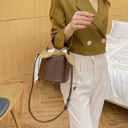 Bow Accent Bucket Beach Bag